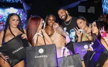 Rapper Drake chơi lớn tặng ‘cả lố’ túi hiệu cho dàn vũ công thoát y