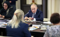 Ông Putin nói 'chia sẻ nỗi đau mất con' khi gặp 17 bà mẹ các binh sĩ chiến đấu ở Ukraine