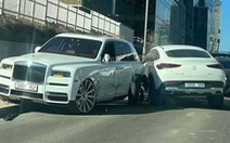 Xe Mercedes-Benz đâm rụng bánh Rolls-Royce - Tai nạn hàng chục nghìn USD