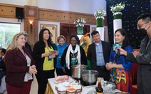 Nữ đại sứ, phu nhân đại sứ hào hứng trải nghiệm phở tại Nam Định