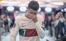 Ronaldo khóc trong đường hầm