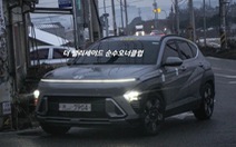 Hyundai Kona đời mới lần đầu lộ diện ngoài đời thực: Lột xác rõ nét so với bản từng bán ở Việt Nam