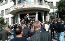 Người biểu tình Syria tấn công văn phòng thống đốc một thành phố phía nam