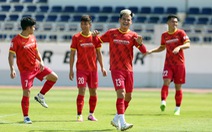 Phan Văn Đức và Tấn Tài ghi bàn trong trận đấu tập nội bộ của tuyển Việt Nam