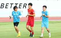 Chuẩn bị cho AFF Cup: Tiền vệ Hoàng Đức phải tập riêng vì đau gối