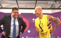 Richarlison dạy Ronaldo điệu nhảy bồ câu