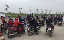 Hàng trăm công nhân ở Hà Tĩnh tụ tập trên xe máy đòi quyền lợi