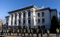 Nga hạ quốc kỳ, sơ tán đại sứ quán tại Ukraine