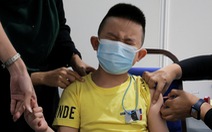 Châu Á vượt 'bão' Omicron nhờ vắc xin