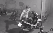 Kẻ trộm đột nhập khu nhà trọ lấy xe máy, một giờ sau quay lại trộm thêm xe nữa