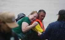 Hàng chục ngàn người sơ tán do 'bom mưa' ở Úc