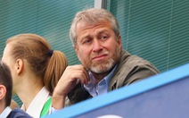 Tỉ phú Abramovich bị 'phong tỏa', Chelsea khốn đốn