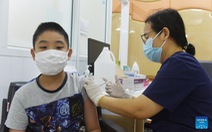 Vắc xin cho trẻ 5-11 tuổi: Có 'vũ khí' thì hãy tung ra sớm