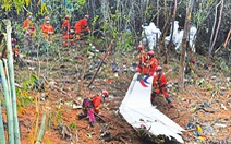 Máy bay chở 132 người rơi ở Trung Quốc: Thêm nhiều mảnh vỡ và mảnh thi thể
