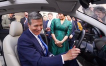 North Carolina đón nhận đầu tư tỉ USD từ Việt Nam, thống đốc bang khám phá xe VinFast