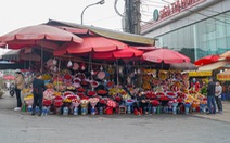 Sát 8-3, chợ hoa lớn nhất Hà Nội vẫn vắng, giá hoa rẻ
