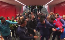 Cầu thủ Man City và Atletico đánh nhau trong đường hầm, cảnh sát phải can thiệp