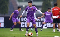 Đỗ Hùng Dũng động viên đàn em U23 Việt Nam 'chơi bóng như anh lớn'