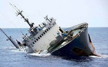 Tàu chở 20.000 lít dầu DO chìm, cứu 9 thuyền viên, 1 người mất tích