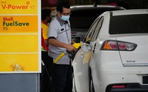 Giá xăng tăng cao, người Singapore chạy sang Malaysia ‘bơm nhờ’
