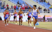 'Vô đối' ở nội dung 5.000m, Nguyễn Văn Lai vừa về đích vừa thoải mái... chào khán giả