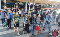 Người dân bắt đầu quay lại TP.HCM sau lễ, Tân Sơn Nhất đón hơn 42.000 khách