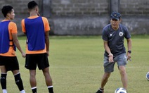 HLV tuyển U23 Indonesia chỉ trích sân tập của Việt Nam