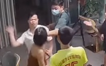 Cách chức phó công an phường lao vào tiệm tóc đánh phụ nữ