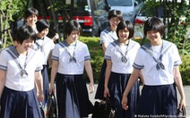 Nữ sinh trung học Nhật Bản bị cấm cột tóc đuôi ngựa, vì sao?