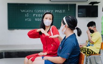 Minh Trang chọn bạn đồng hành chăm con sốt sau tiêm vắc xin