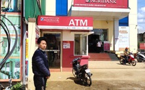 Bắt thanh niên dùng dao khống chế phụ nữ tại trụ ATM để cướp tiền