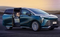 Đối thủ của Lexus LM ra mắt: Minivan siêu sang, sử dụng bầu trời sao như Rolls-Royce