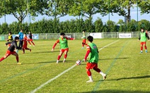 Đội tuyển nữ Việt Nam làm quen với sân thi đấu chính thức tại Pháp