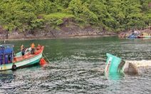 Trục vớt tàu chìm trên biển, tìm thấy thi thể ngư dân kẹt trong cabin