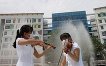 Nhớ mãi ngày em mang đàn violin nhập viện điều trị COVID-19, biến sân thượng thành sân khấu