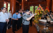 Thủ tướng dâng hương tưởng niệm Chủ tịch Hồ Chí Minh, tri ân anh hùng, liệt sĩ