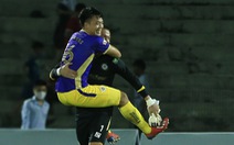 Thành Chung cứu thua trên vạch vôi, Hà Nội FC lên đầu bảng