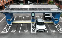 Trạm sạc xe điện chạy năng lượng mặt trời liên tục kín chỗ, công ty gọi vốn 'trong chớp mắt'