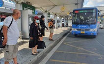 Đón khách từ sân bay Tân Sơn Nhất: Ưu tiên 1 với xe buýt trung chuyển