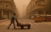 Trung Đông hứng bão cát sớm và thường xuyên hơn