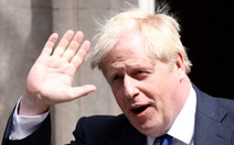 Giữa 'bão' chỉ trích, Thủ tướng Anh kiên quyết không từ chức