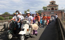 Hàng chục xe máy cổ diễu hành quanh TP Huế