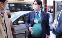 Thủ tướng Nhật bổ nhiệm 'người đàn ông đeo đai mang bầu' làm bộ trưởng về sinh sản