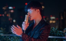 Nathan Lee cover 'Ai chung tình được mãi', mở đầu series hát vòng quanh thế giới