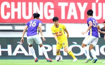 Vòng 12 V-League 2022: HLV Kiatisak muốn đánh bại chủ nhà Hà Nội