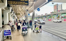 Bắt khách bát nháo sân bay Tân Sơn Nhất: Làm ơn chấn chỉnh, đừng giải trình lòng vòng!