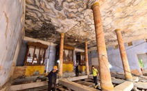 Cận cảnh ‘thần đèn’ di dời chánh điện chùa Diệu Đế nặng 1.000 tấn ở Huế