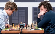 Thần đồng cờ vua bị tố dùng sex toy để gian lận với vua cờ Carlsen