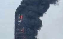 Toàn cảnh vụ cháy tòa nhà 42 tầng ở Trung Quốc