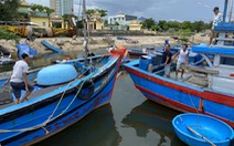 Bộ trưởng Lê Minh Hoan thị sát chống bão ở cảng cá lớn nhất miền Trung